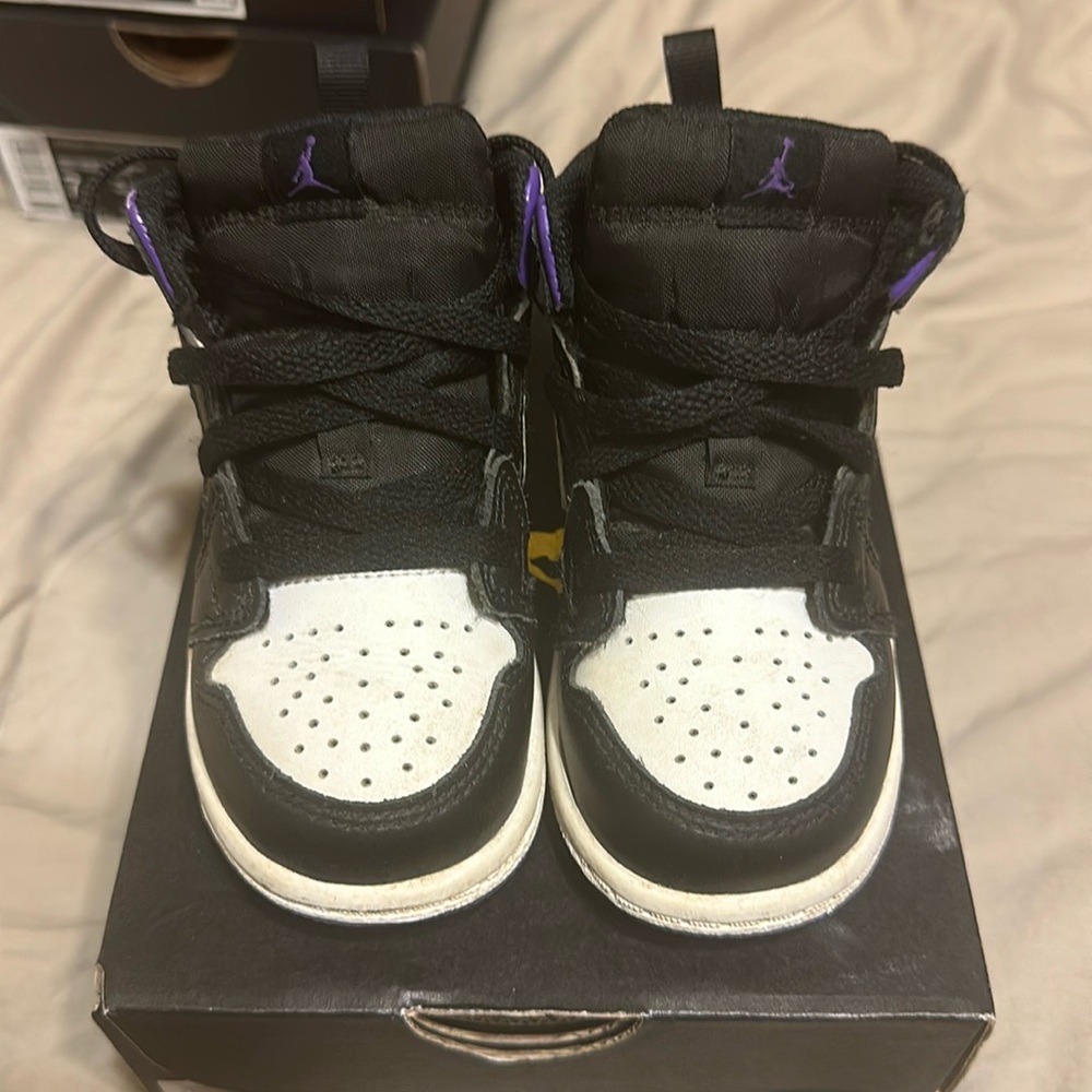 Jordan 1 mid
